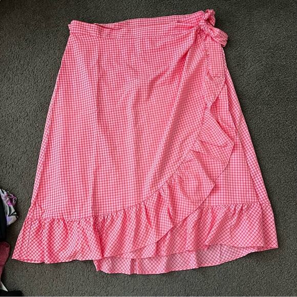 Draper James The Waist Wrap Skirt In Gingham Seersucker - Picture 5 of 6